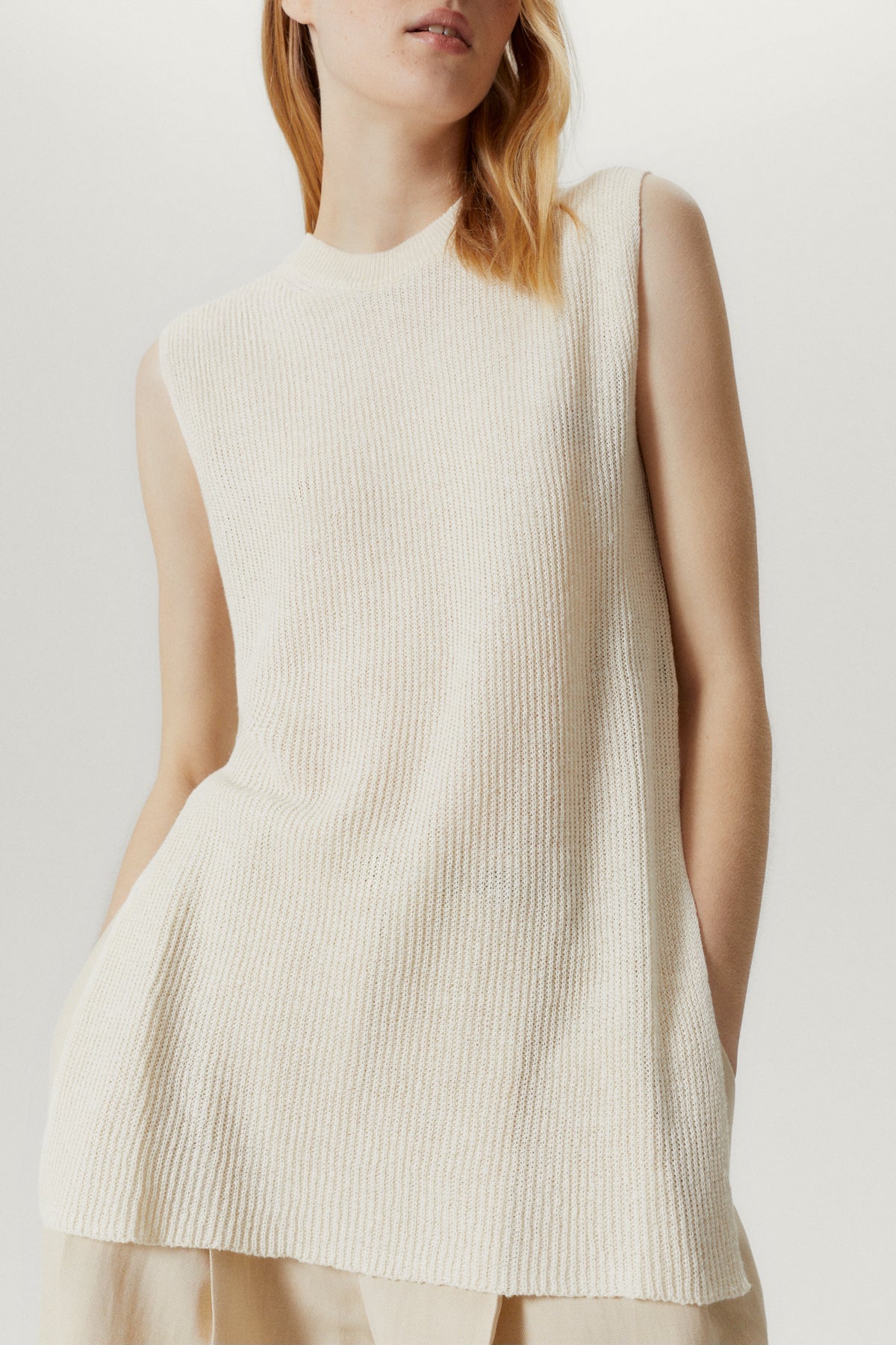 the linen cotton ribbed vest milk white