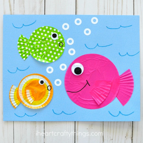 Use left over cupcake liners to make this fun fish kids craft. Great summer kids craft, cupcake liner crafts, fish craft for kids and ocean crafts for kids.