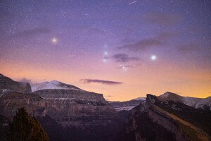 Mountain Constellations Stars Gleaming Above The Peaks (5120x2880) Resolution Wallpaper