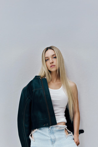 Sydney Sweeney Magicial (320x480) Resolution Wallpaper