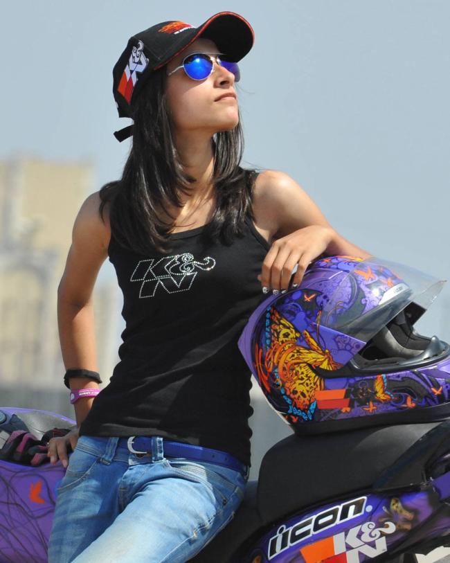 Anam Hashim Women Bikers in India