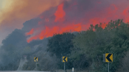 États-Unis : l’État de Californie toujours en proie aux flammes (France 2)