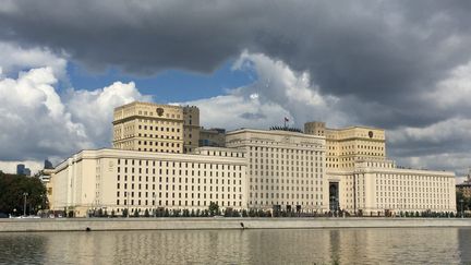 Le bâtiment du ministère de la Défense à Moscou (Russie), sur les bord de la Moskova. (TIM SOMERSET / MAXPPP)