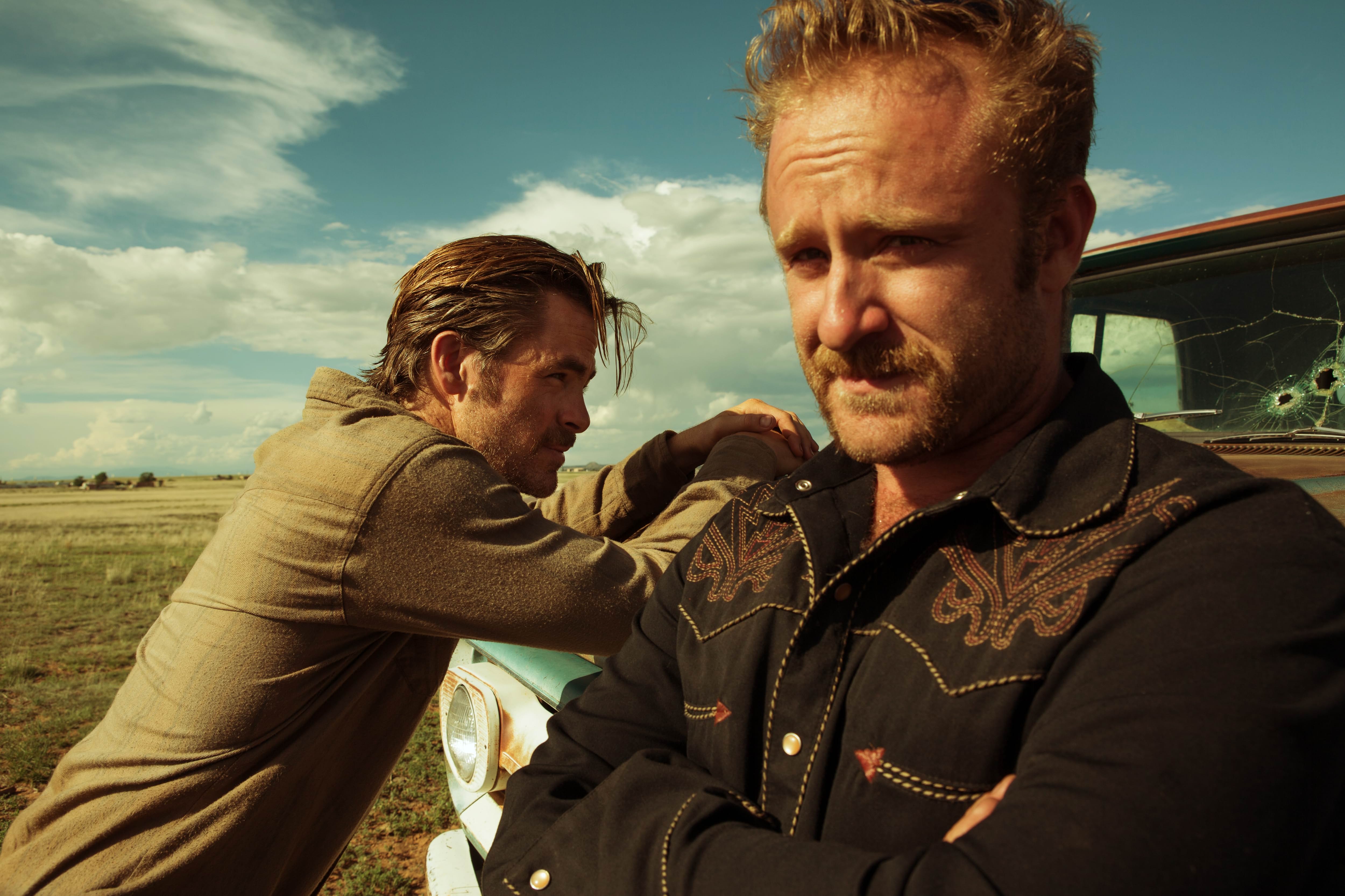 Ben Foster and Chris Pine in Hell or High Water (2016)