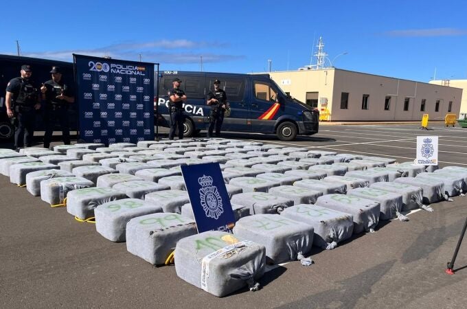 AV.- Interceptan un pesquero con más de 4.000 kilos de cocaína a unas 500 millas al oeste de Canarias