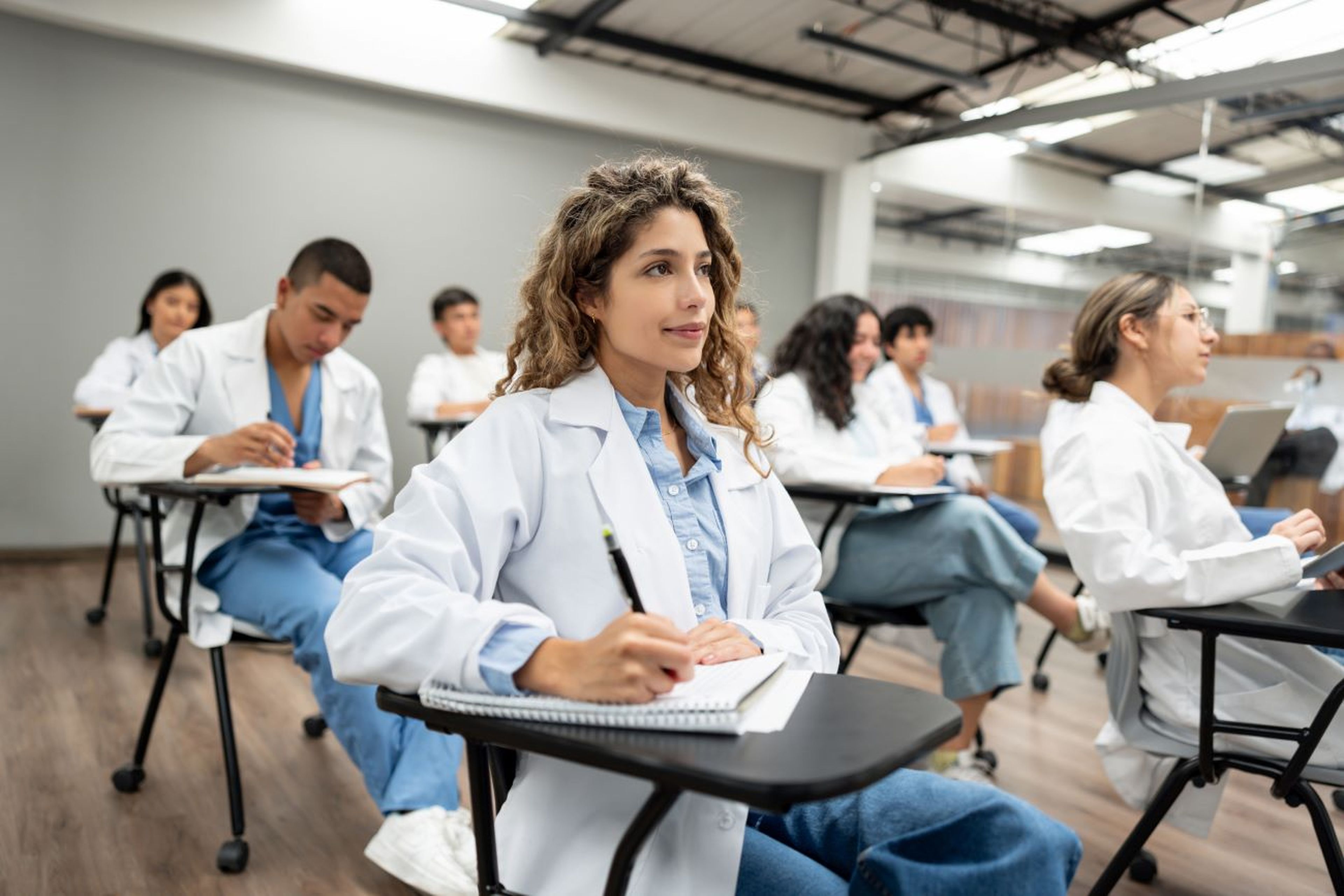 Estudiantes de medicina, conferencia, examen