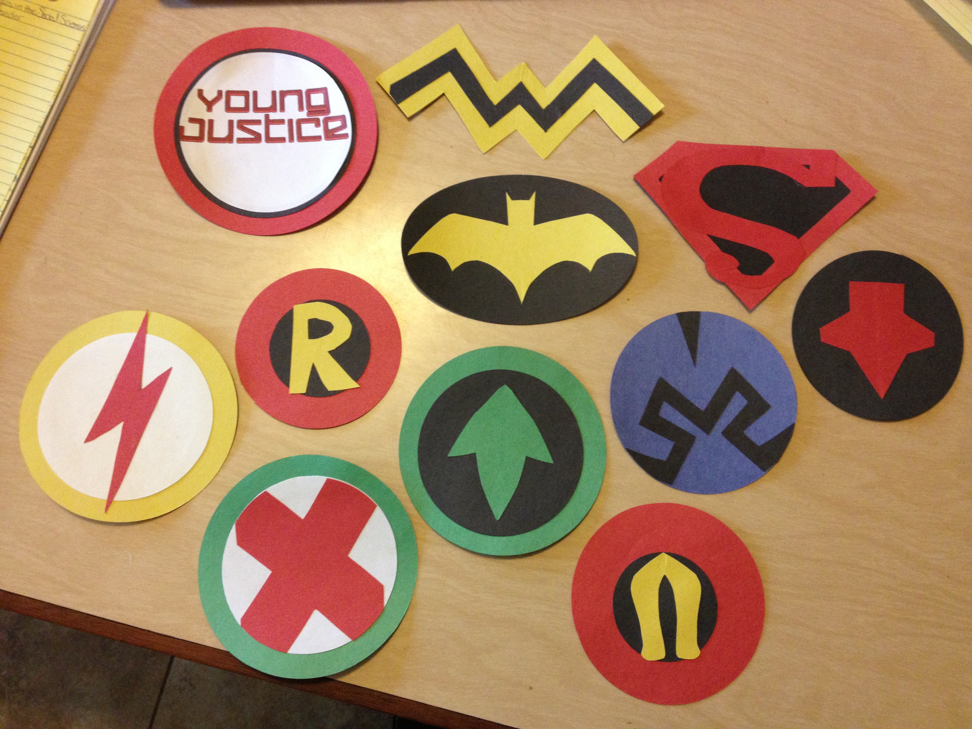 Young justice robin Logos.