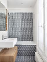 The children's bathroom features Mutina's azulej cubo grigio floor and wall tiling.