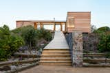 This South African Beach House’s Gently Curving Roof Combats Aggressive Winds