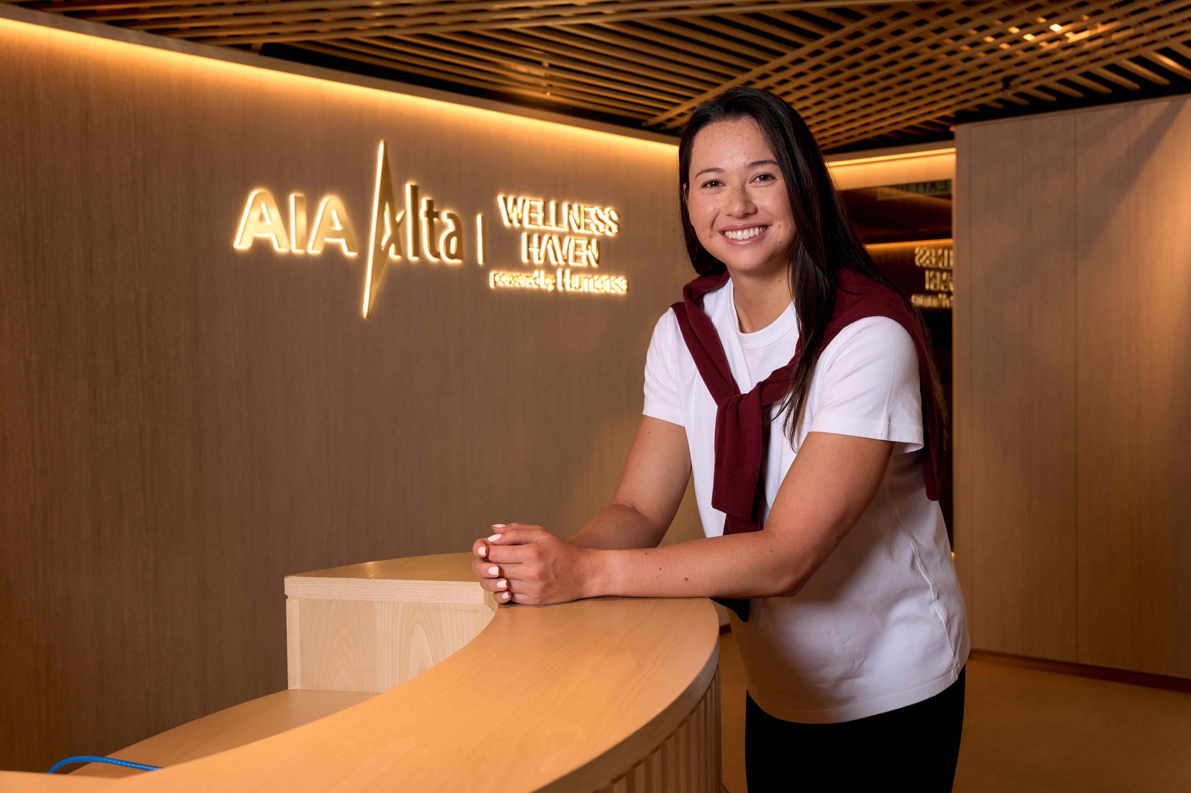 Hong Kong’s star swimmer, Siobhan Haughey, visits the AIA Alta Wellness Haven to experience services such as the quantum harmonic audio treatment and massage, which help her relax.