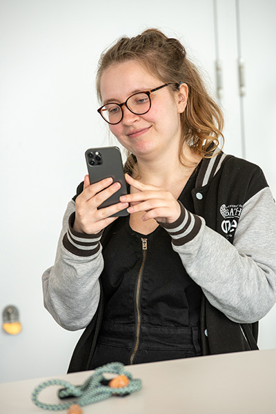 Karolina Pakėnaitė using the Find My Things app on her mobile phone. Photo by Jonathan Banks for Microsoft.