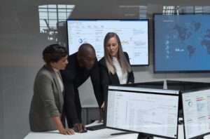 Chief information security officer collaborating with practitioners in a security operations center.