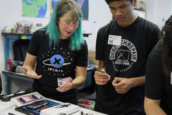 iFixit staff and OUSD student work together to fix a Pixel phone. Photo courtesy Ben Lohrentz