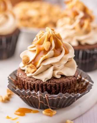 Snickers Cupcakes