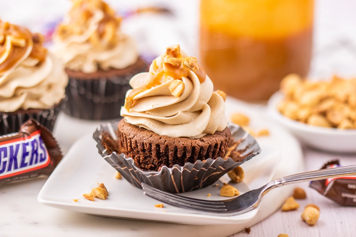 Snickers Cupcakes