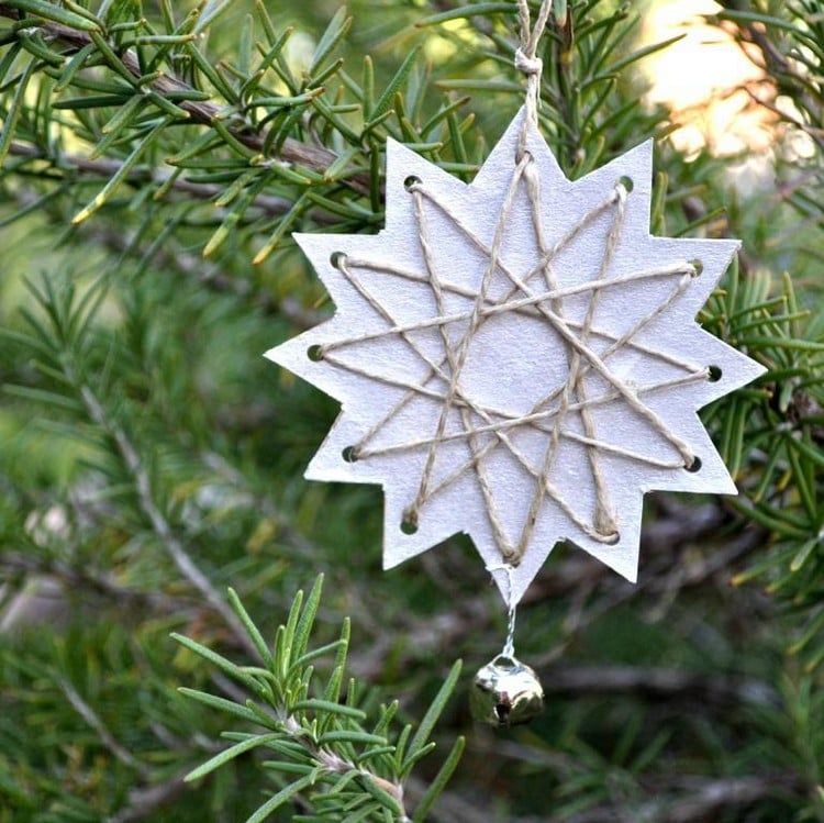 weihnachtsdeko-selber-basteln-karton-sterne-weihnachtsbaumschmuck