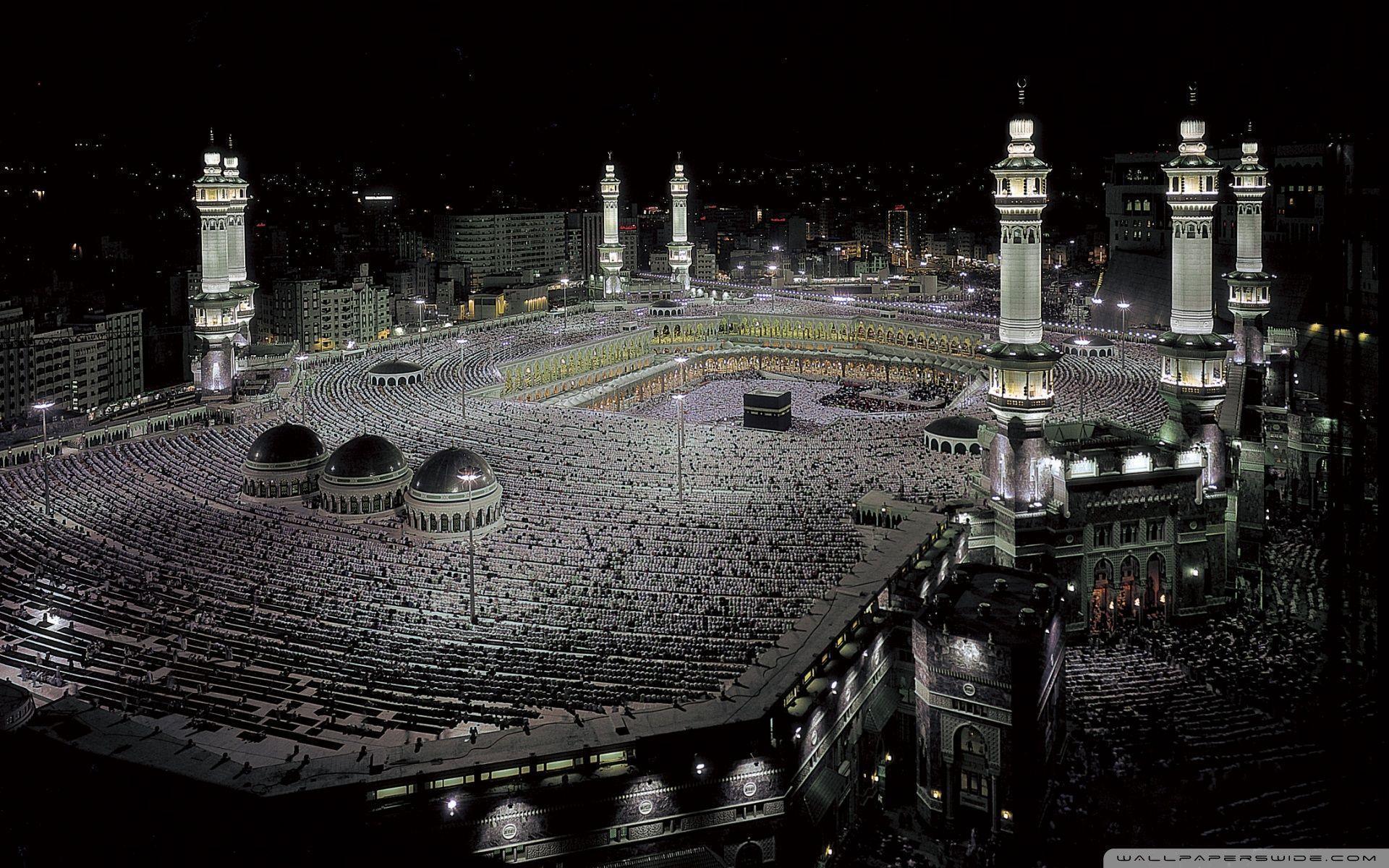 Kaaba At Night Wallpaper