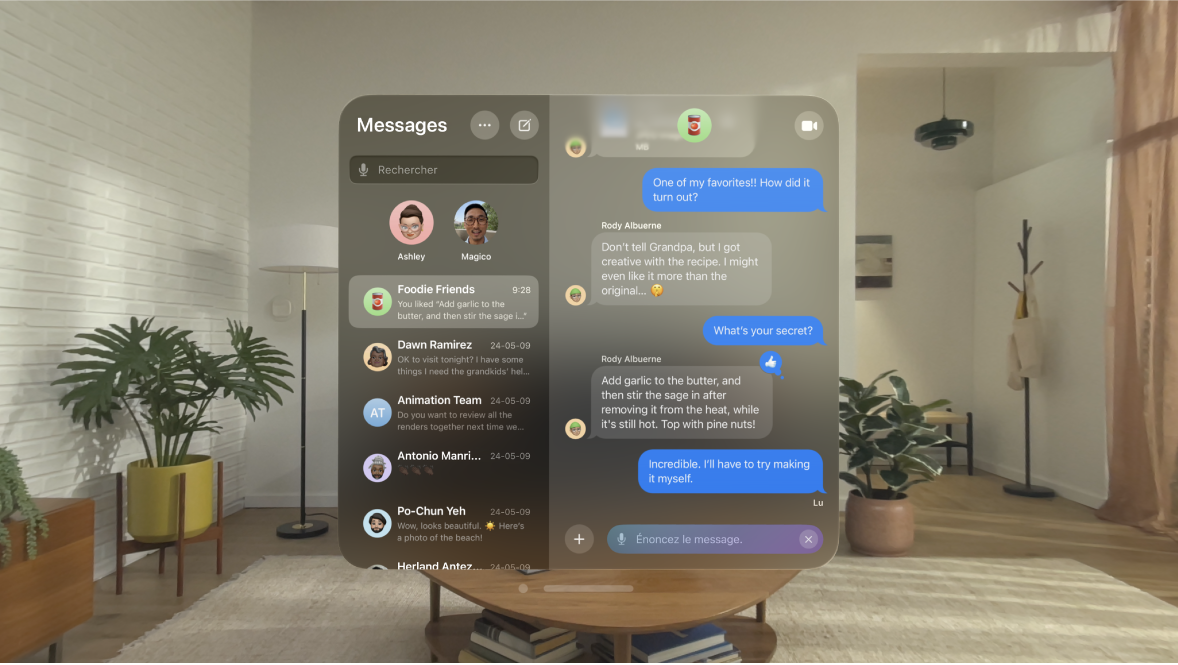 L’app Messages sur l’Apple Vision Pro avec Regarder pour dicter mis en évidence.