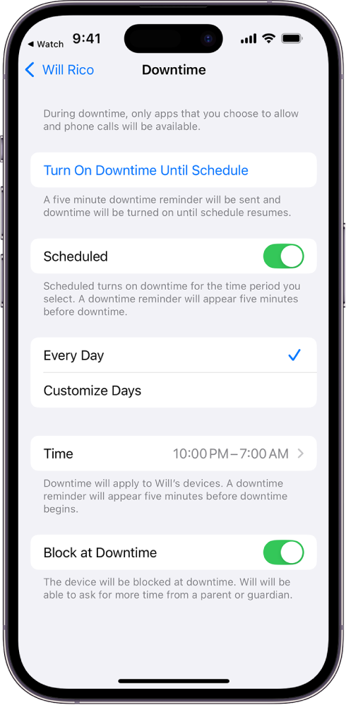 El iPhone está mostrando la pantalla de configuración de Tiempo desactivado. El botón Programado está cerca de la parte superior. Las opciones Cada día y Personalizar días se muestran debajo, y la opción Cada día está seleccionada. Las horas de inicio y fin están en el centro de la pantalla y el botón Bloquear durante el intervalo está cerca de la parte inferior.