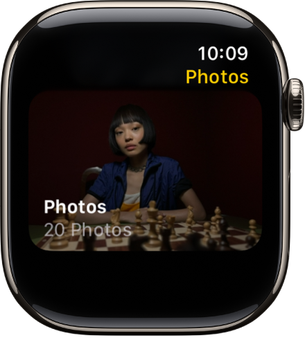 A aplicação Fotografias no Apple Watch com um álbum chamado “Amigos”.