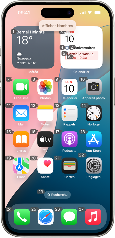 Un iPhone affichant un numéro en regard de chaque élément de l’écran d’accueil. En haut de l’écran, la commande de contrôle vocal « Afficher les numéros » est affichée.