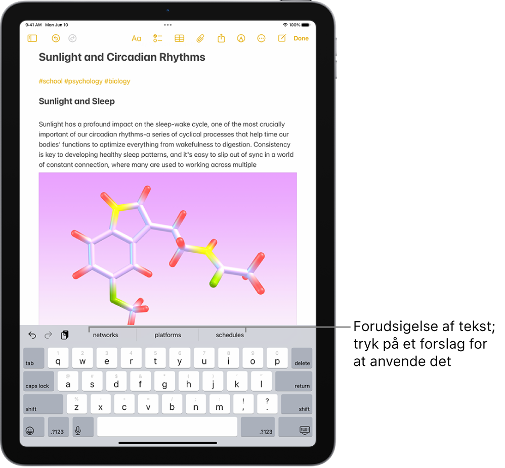 Tastaturet på skærmen er åbent i appen Noter. Der er skrevet tekst i tekstfeltet, og over tastaturet er der forslag til det næste ord.