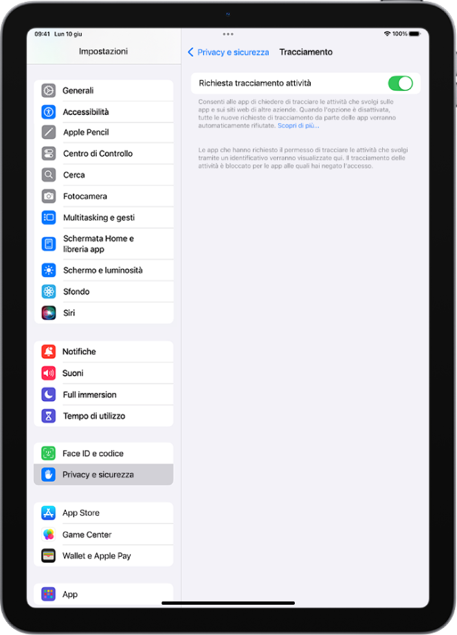 La schermata Tracciamento, con un’impostazione per controllare se le app possono chiederti di tracciare le attività che svolgi su siti web o app di terze parti.