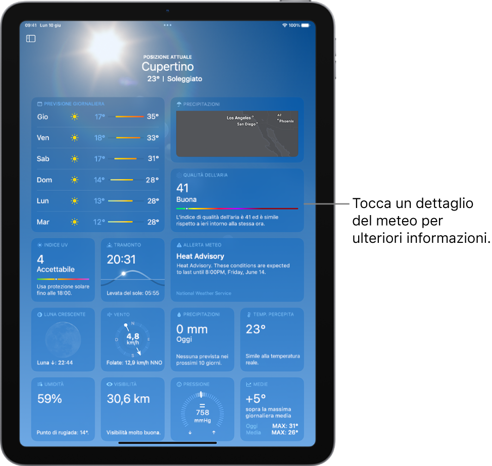 La schermata di Meteo che mostra la posizione in alto e, sotto di essa, la temperatura e le condizioni meteo attuali. Il resto dello schermo contiene dettagli come le previsioni di 10 giorni, una mappa delle precipitazioni, la posizione della luna, la direzione e la velocità del vento, l’indice UV, l’orario del tramonto, la temperatura percepita e una panoramica sulle precipitazioni.