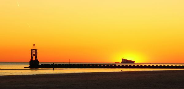 Stadt,Sonnenuntergang,Meer,Ozean,blau,Skulptur