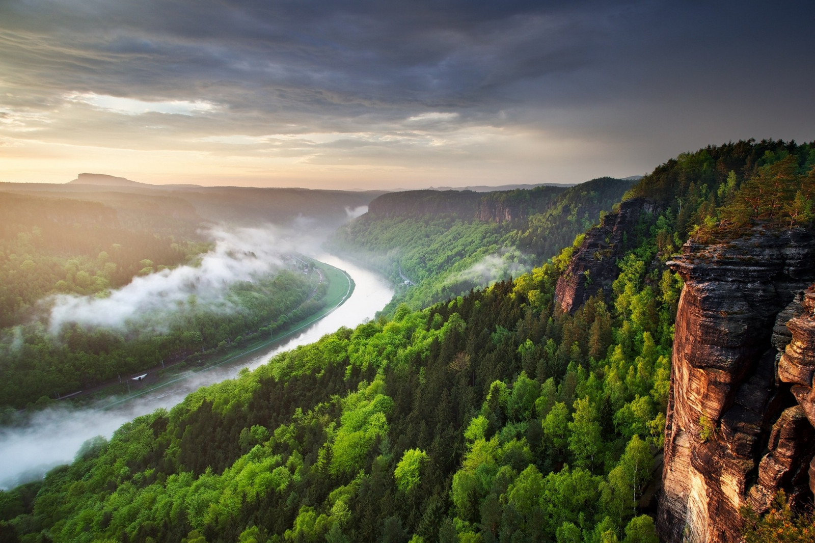 luz solar, panorama, floresta, cascata, Pôr do sol, mar, agua, Rocha, natureza, reflexão, nuvens, manhã, névoa, costa, penhasco, rio, Parque Nacional, Canyon, região selvagem, Primavera, República Checa, Terreno, nuvem, montanha, Fenômeno atmosférico, característica geográfica, corpo de água, característica da água