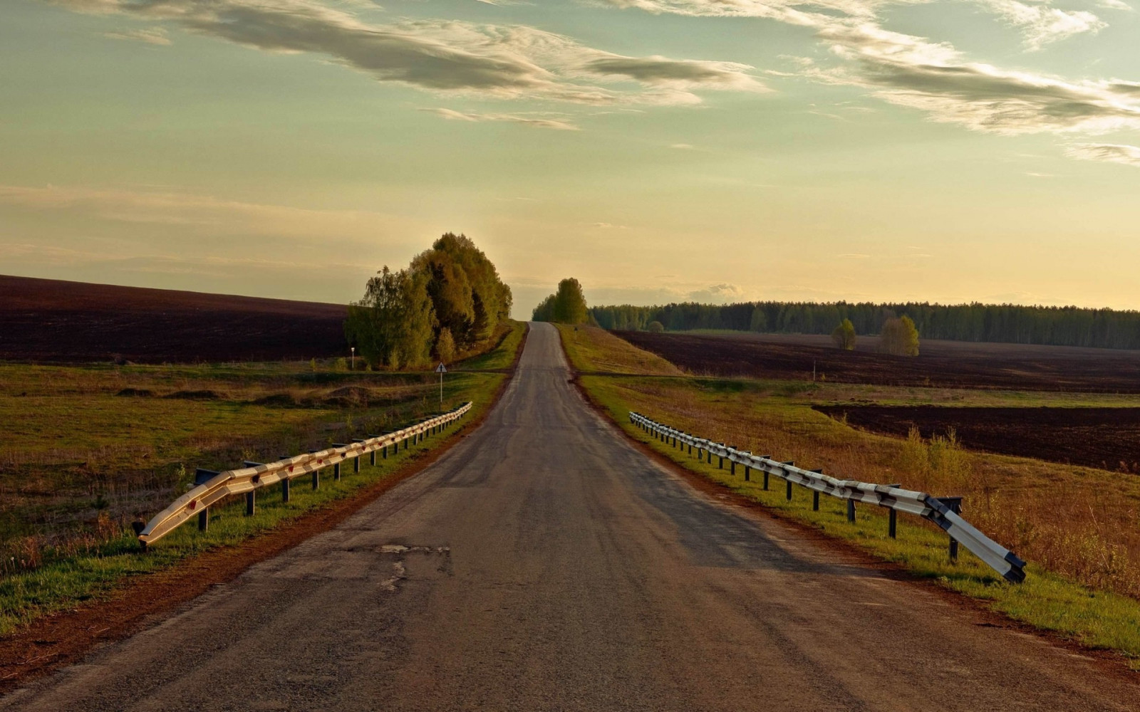 Landschaft, Hügel, Natur, Himmel, Feld, Straße, Abend, Morgen, Schotterstraße, Horizont, Zaun, Autobahn, Dämmerung, Plateau, Infrastruktur, Wolke, Berg, Dämmerung, Wiese, Landwirtschaft, Ebene, 1920x1200 px, Prärie, ländliches Gebiet, Atmosphärisches Phänomen