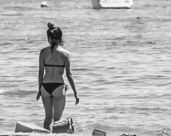 blackandwhite,girls,Sun,beach,beautiful,beauty