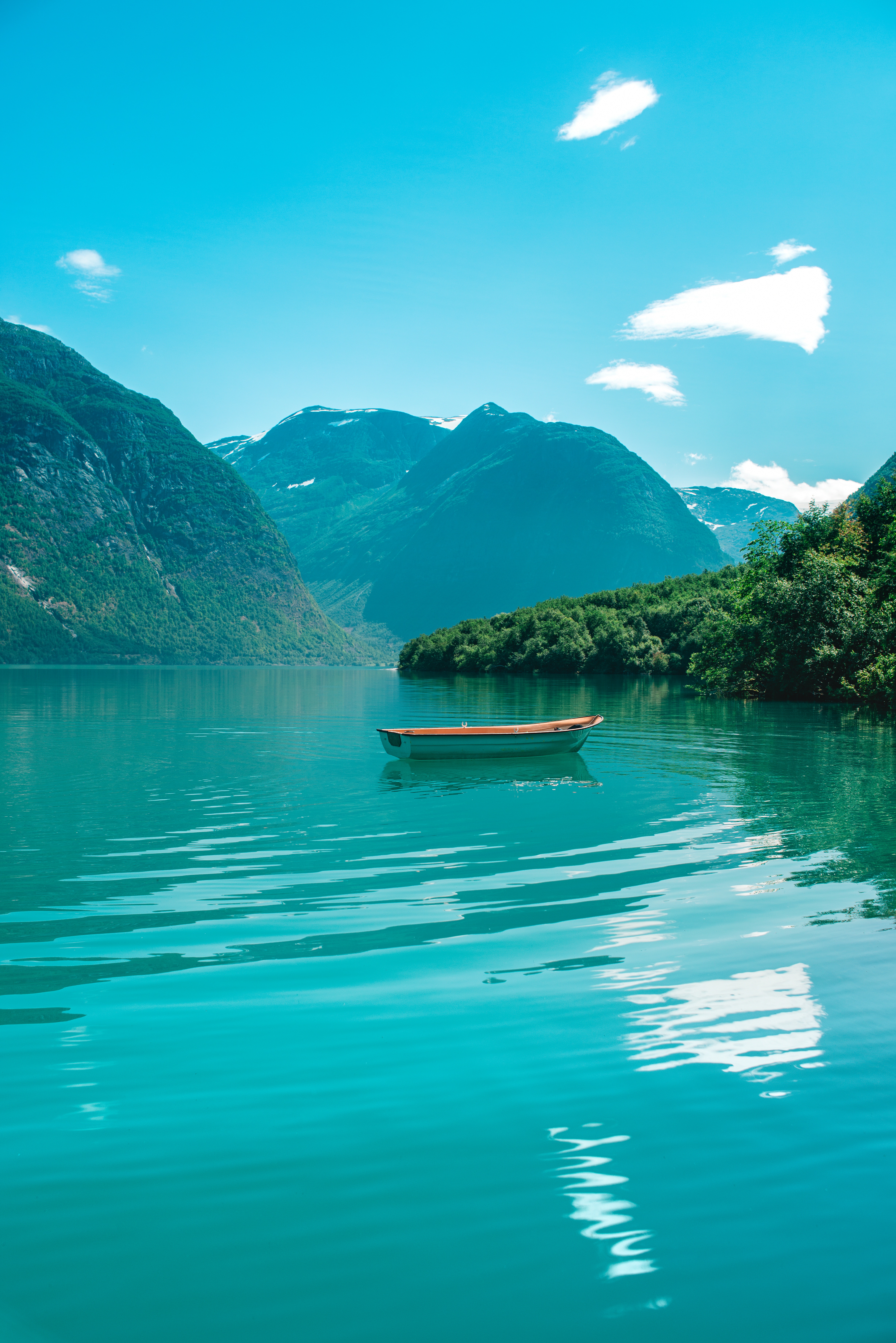 136417 télécharger l'image horizon, nature, eau, montagnes, bateau, lac, un bateau - fonds d'écran et économiseurs d'écran gratuits