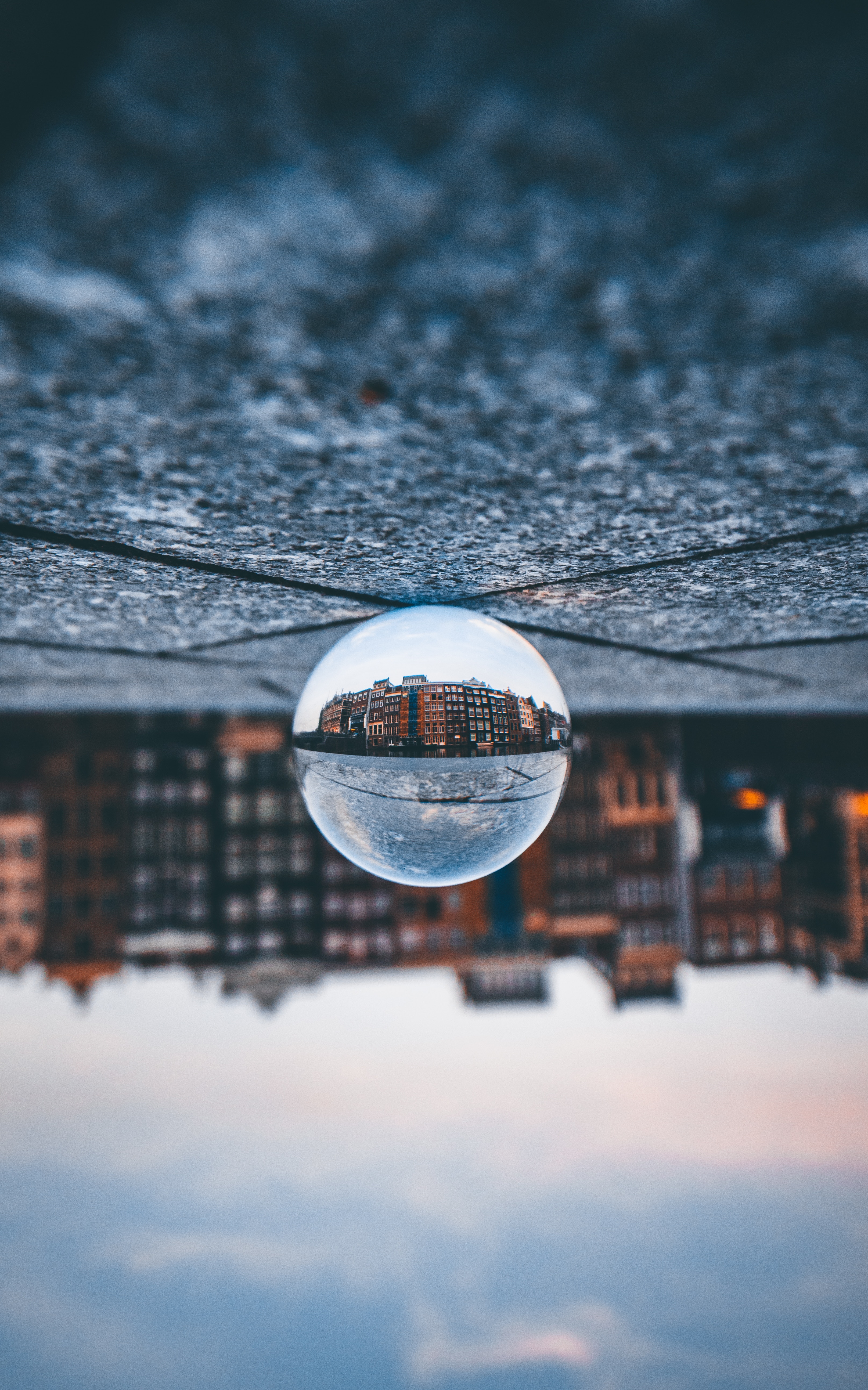 136423 télécharger l'image flou, imeuble, bâtiment, réflexion, divers, lisse, verre, ballon, balle - fonds d'écran et économiseurs d'écran gratuits