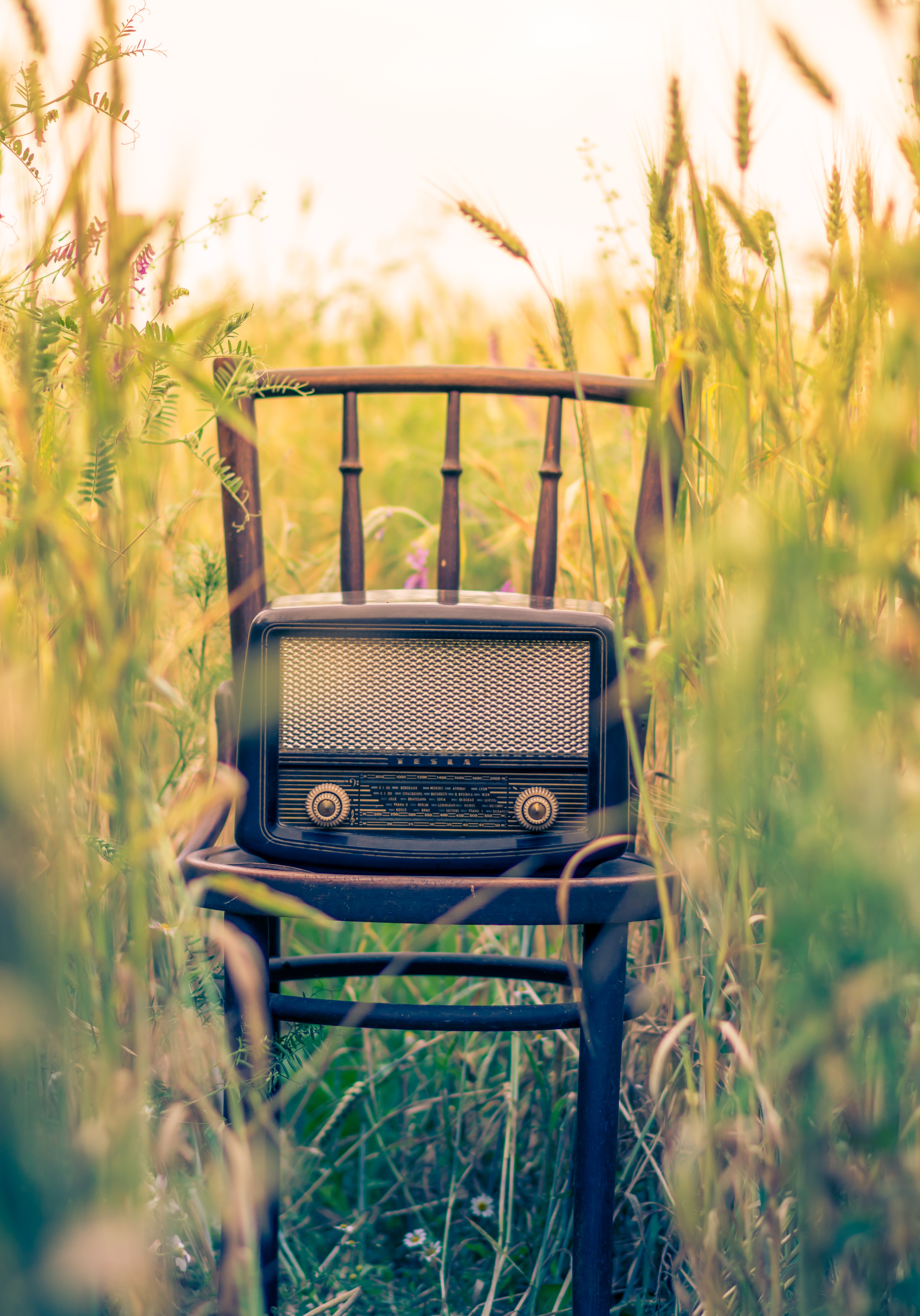 157847 télécharger le fond d'écran divers, herbe, radio, chaise, flou, lisse - économiseurs d'écran et images gratuitement