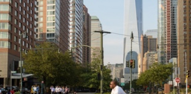 Citi Bike in Battery Park with 1 World Trade Center