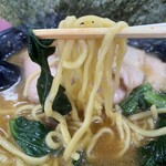 ラーメン 杉田家 - 酒井製麺を使わないと直系破門となる。王道家の様に