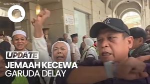 Momen Kekecewaan Jemaah Haji UPG-34 Gegara Garuda Delay: Takbir!