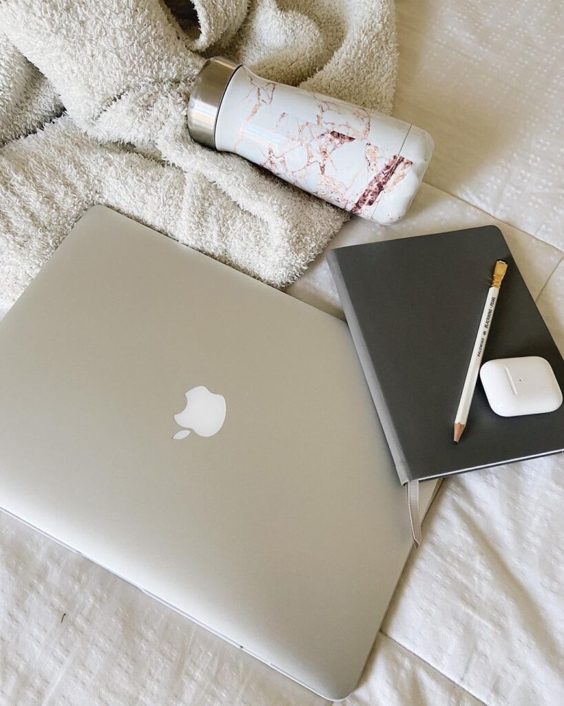 placing laptop on bed