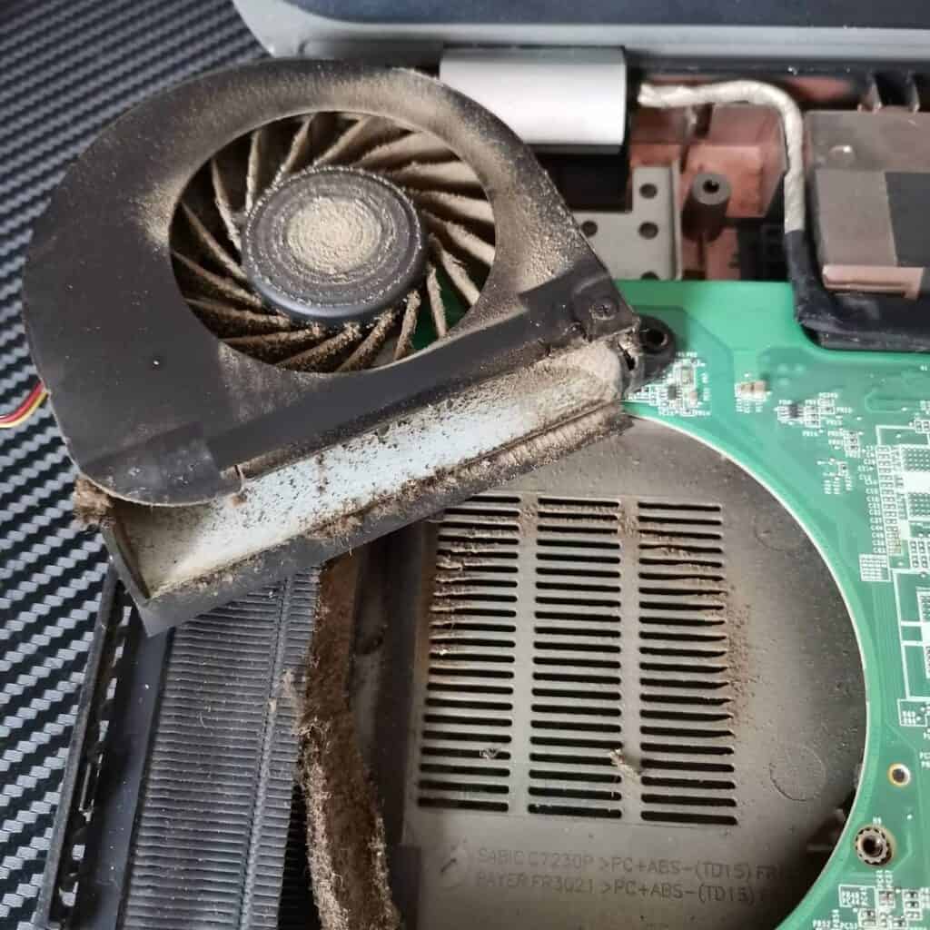 Dusty laptop fan