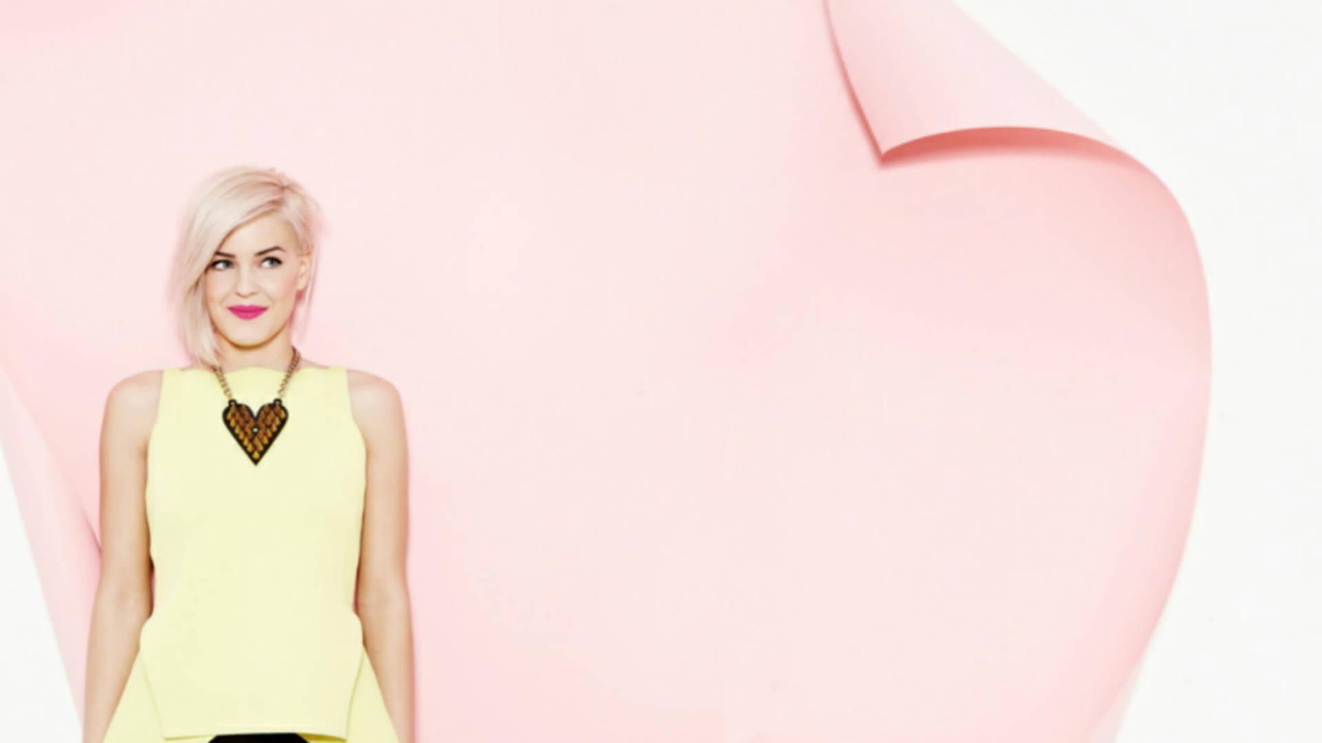 Anne-Marie Cute Pink Wallpaper