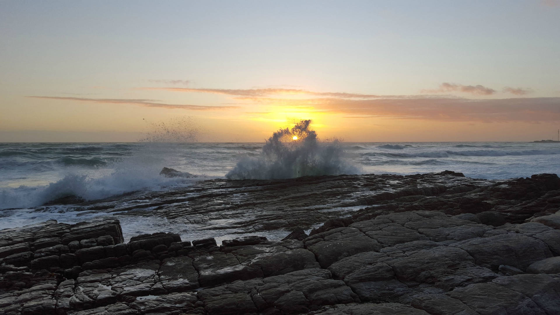 Crashing Waves Africa 4K Wallpaper