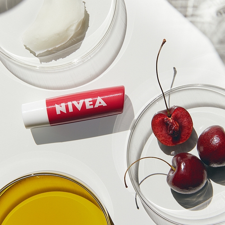 Bálsamo labial hidratante, cereza NIVEA Lip Care Fruity Shine Cherry Lip Balm