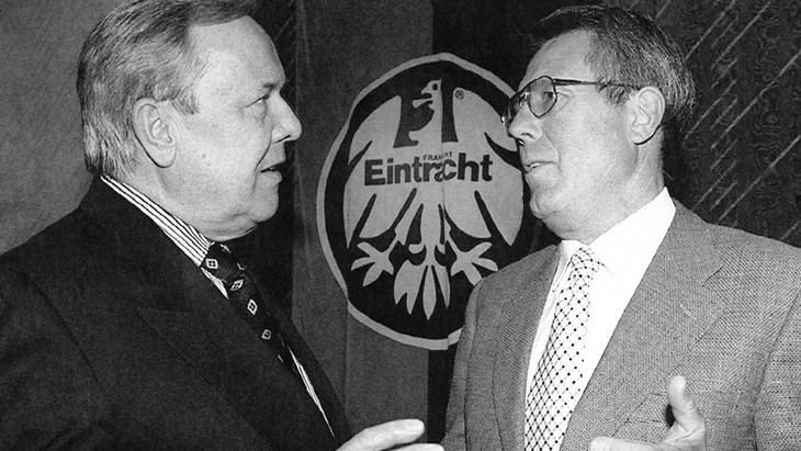 Meisterspieler und Präsident: Dieter Lindner (rechts), hier als Eintracht-Präsident mit Oberbürgermeister Walter Wallmann 1996