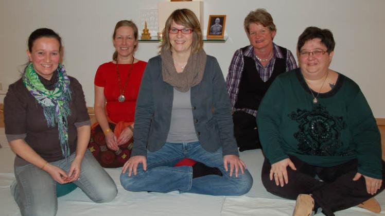 Bodenständige Buddhisten (v.li.): Annette Speth, Nicole Sievers, Stefanie Pierson, Anja Mohr und Garnet Stromer. 