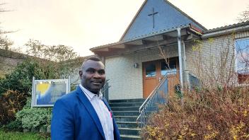 Sakibou Sebabezakari ist Mitglied der Gemeinde der Church of Pentecost in Bad Oldesloe, die sich seit kurzem für ihre Gottesdienste in der Moordamm-Kirche trifft.