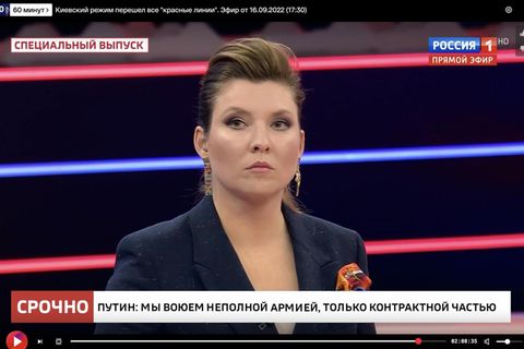 Die Propagandistin Olga Skabejewa im Studio der Sendung "60 Minuten", die in Russland fünf Stunden am Tag ausgestrahlt wird