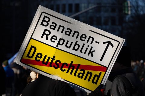 Die Wirtschaftskrise treibt die verschiedene Berufsgruppen auf die Straße