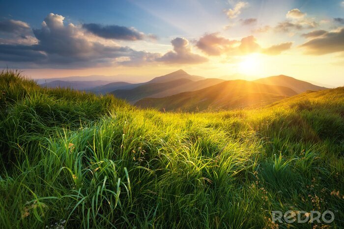 Bild Bergtal bei Sonnenuntergang