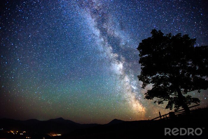 Bild Erstaunliche Galaxie über der Stadt